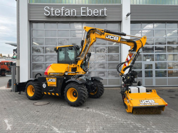 Pelle sur pneus JCB