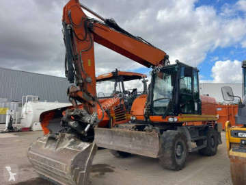 Pelle sur pneus Caterpillar