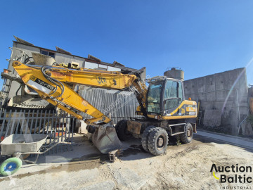 Pelle sur pneus JCB