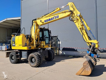 Колесен багер Komatsu