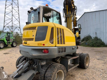 Excavator pe roti Neuson