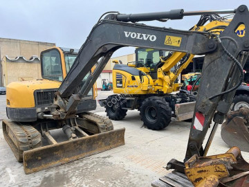 جرافة مجنزرة Volvo