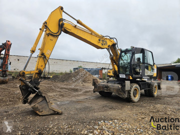 Колесен багер JCB
