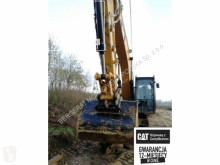 Excavator pe şenile Caterpillar