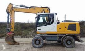 Pelle sur pneus Liebherr A920