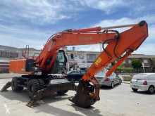 Pelle sur pneus Hitachi