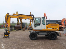 Pelle sur pneus Liebherr A 900 C Litronic