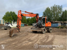 pelle sur pneus Hitachi