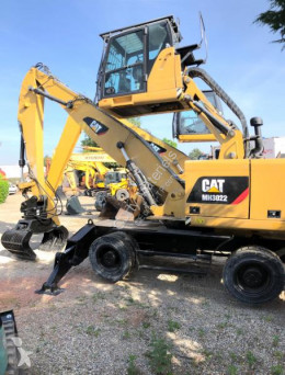 Graafmachine op banden Caterpillar MH3022