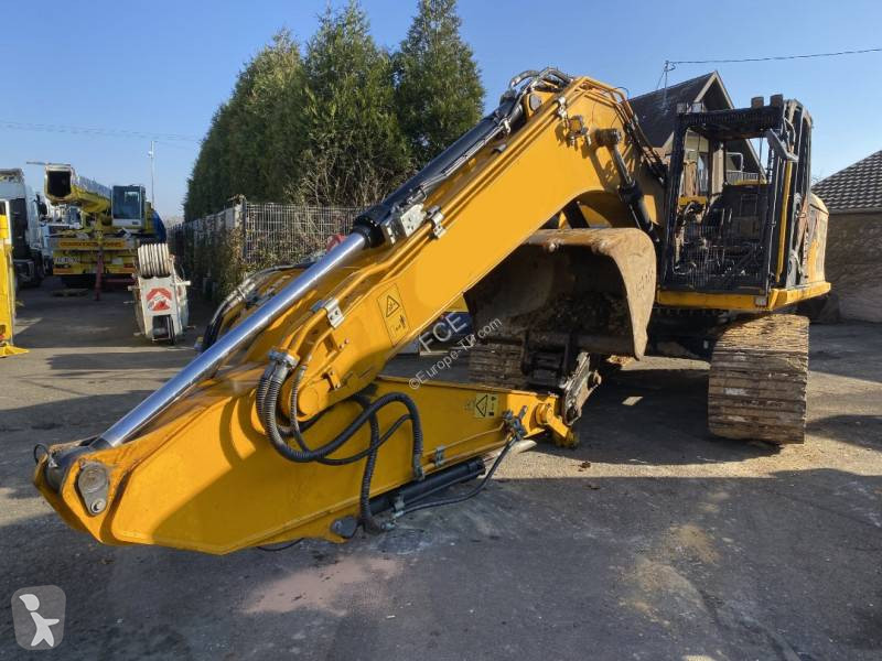 Гусеница jcb. Отбойник jcb 220. turbo jcb.