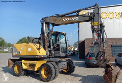 Escavatore gommato Volvo