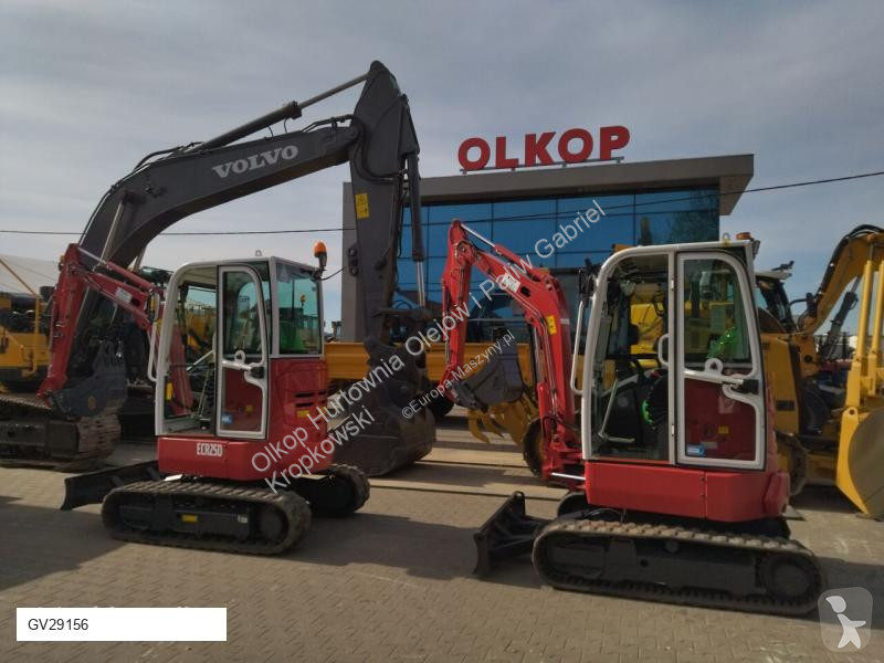 Lopatový nakládač Volvo ECR25D