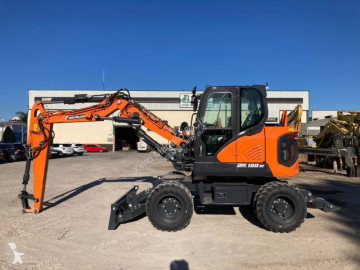 Escavatore gommato Doosan