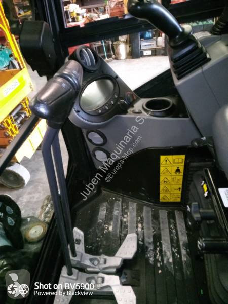 Lopatový nakládač Bobcat E 27