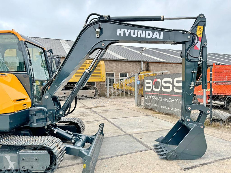 Skovl Hyundai HX60 - New / Unused / 2024 Model