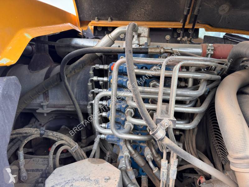 Excavator Mecalac