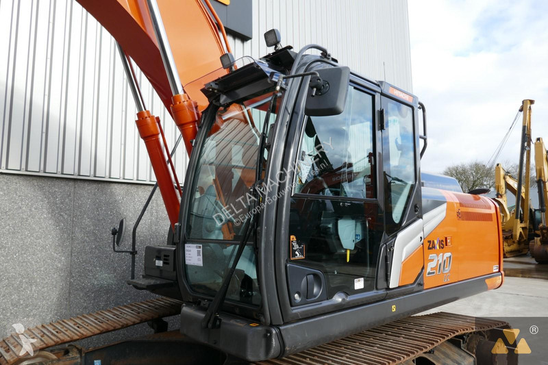 Escavadora Hitachi -7