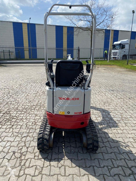 Escavadora Takeuchi TB210R NVT