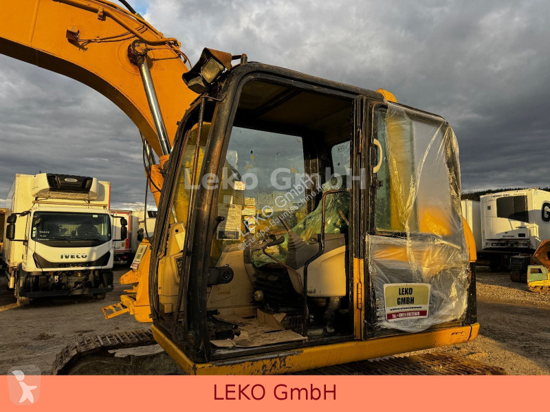 Rýpadlo Caterpillar 311C Mit Zwei Löffeln