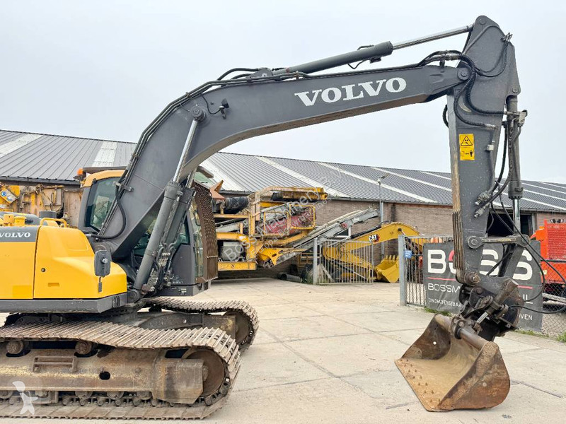 Excavadora Volvo L - 7.255 hours - 2 buckets