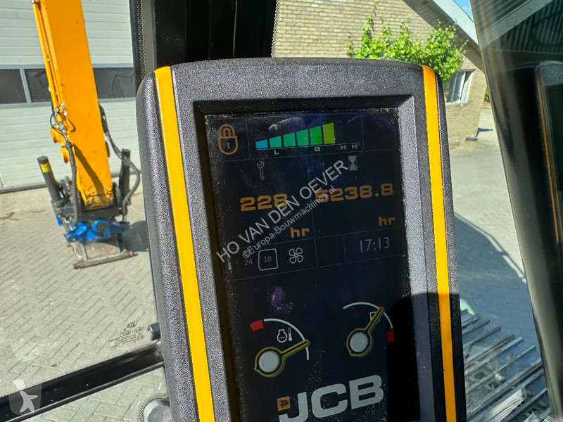 Excavator JCB