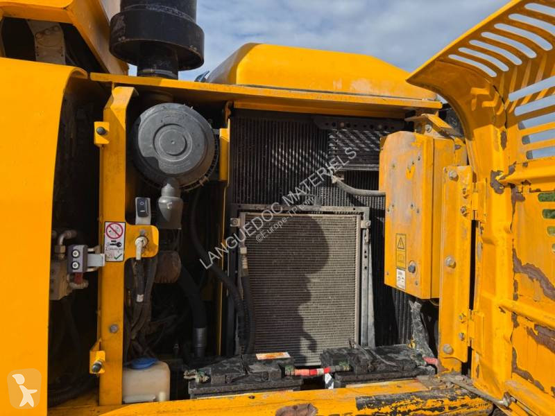 Excavator JCB