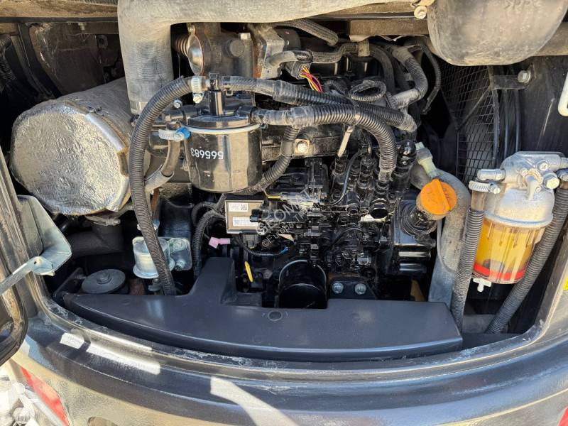Escavadora Kato HD33V5