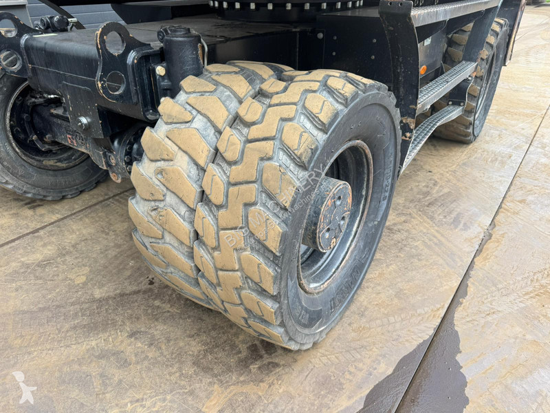 Excavator Caterpillar MF