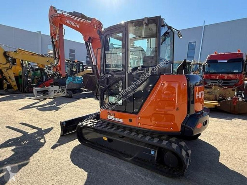 Escavatore Hitachi ZX65 USB-6
