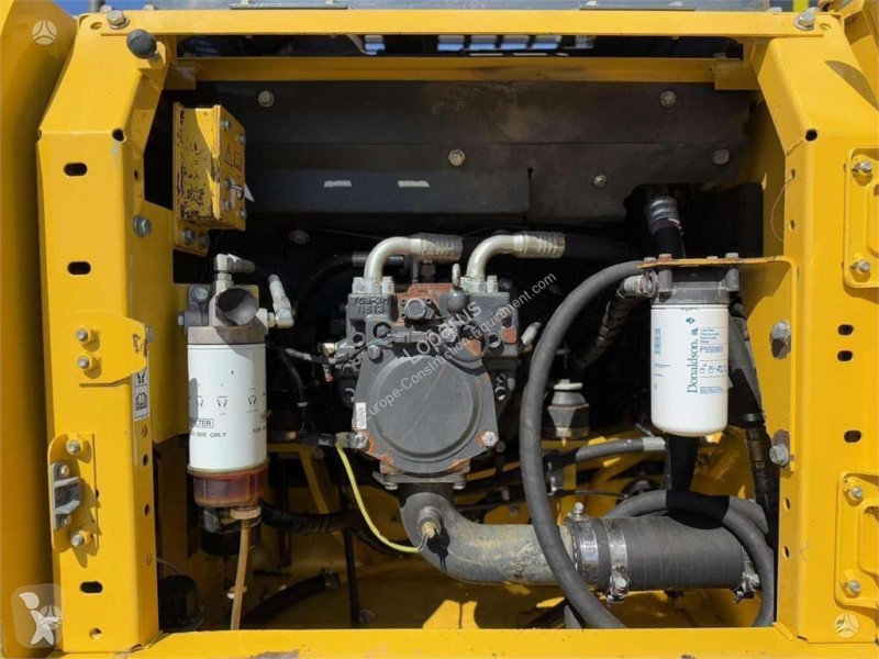 Excavator Komatsu LC-8