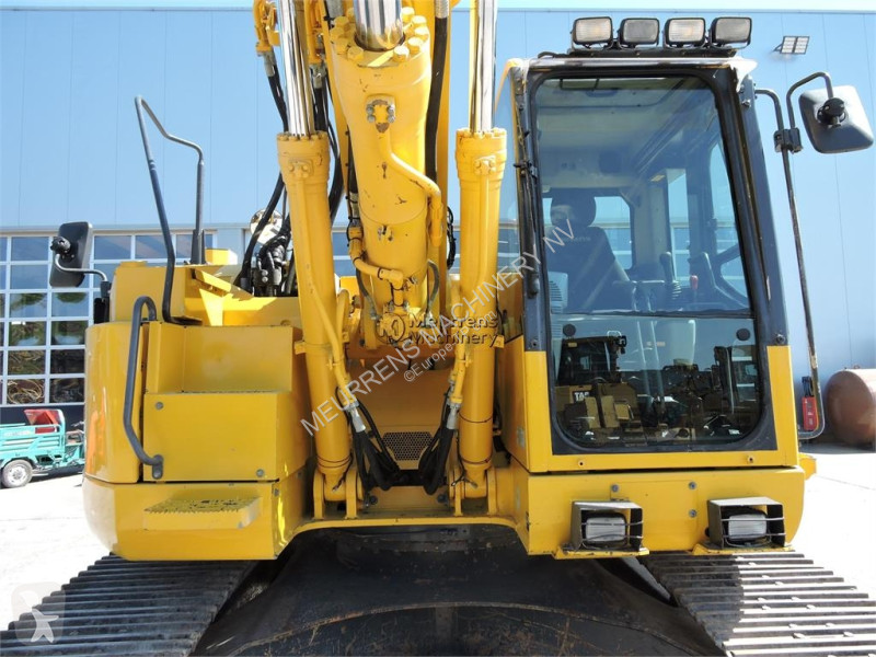 جرافة Komatsu PC228