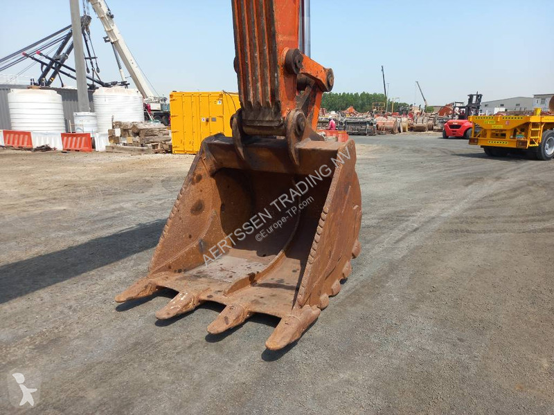 Excavator Hitachi -5G (Abu Dhabi)