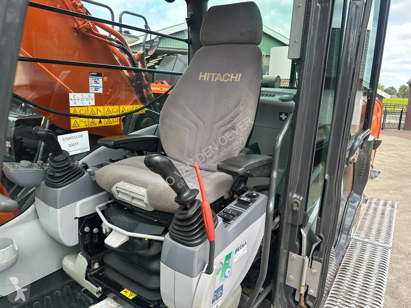 Excavator Hitachi LC-6
