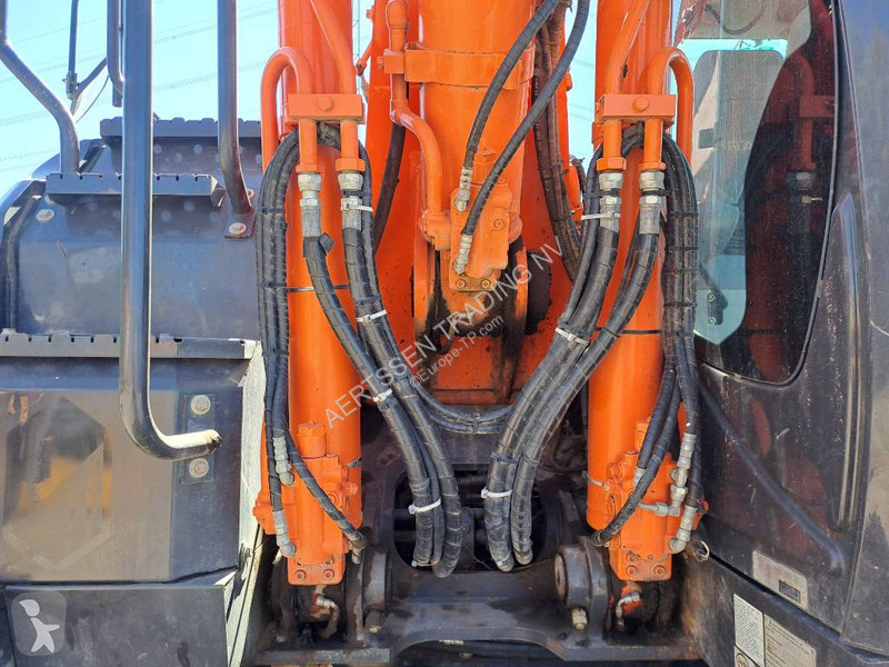 Escavadora Hitachi W-5 B