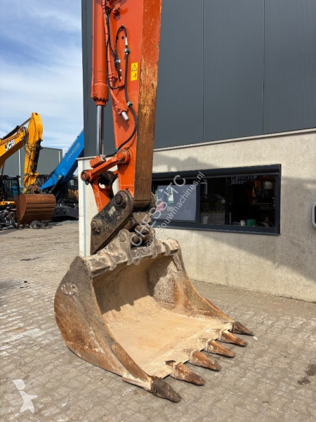 Excavadora Hitachi ZX 210 LC-6 -