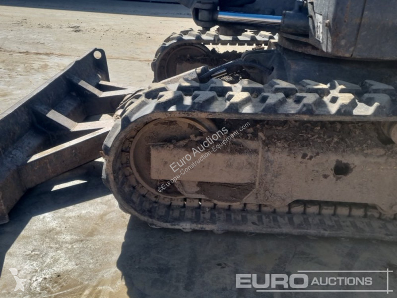 جرافة Volvo EC27D