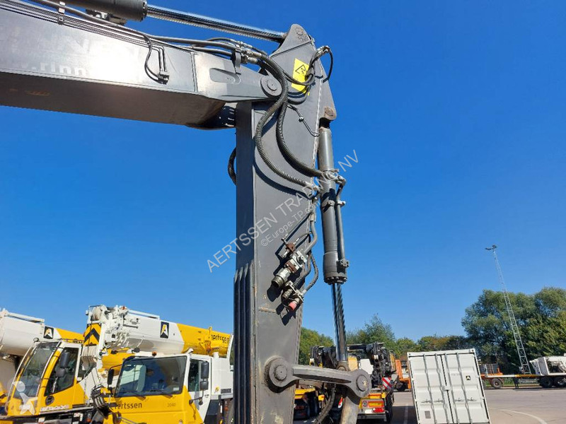 Escavadora Volvo ECR 235 E