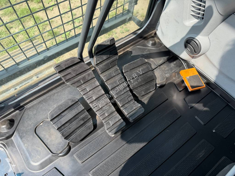 جرافة Hyundai HX360L - New / Unused / Hammer Lines