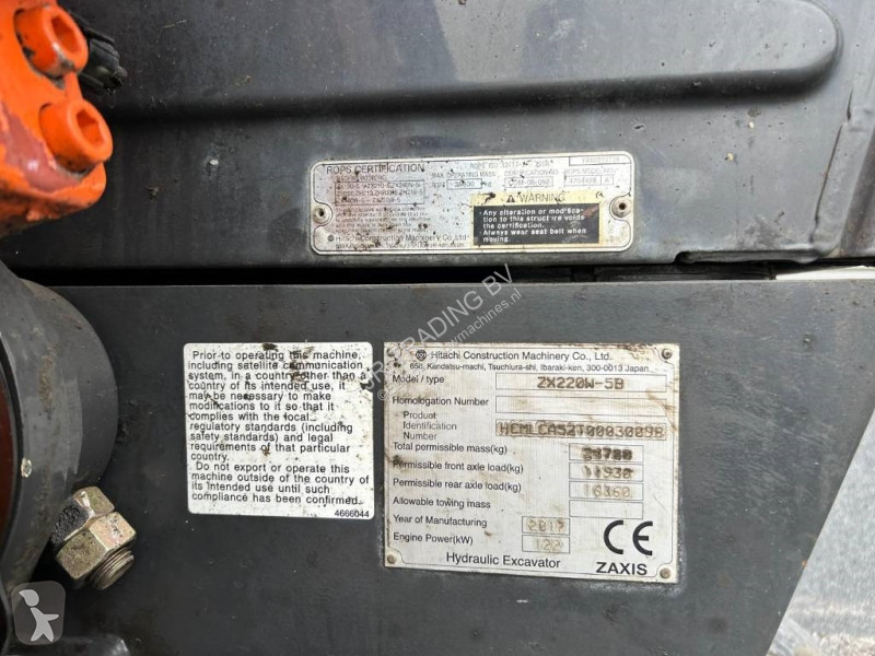 Lopatový nakládač Hitachi ZX220W-5B