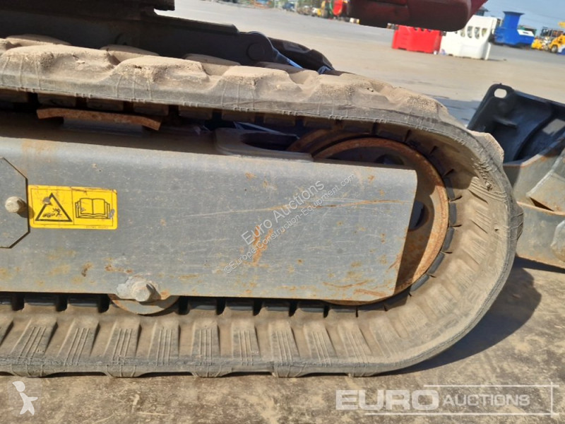 Escavadora Takeuchi TB216