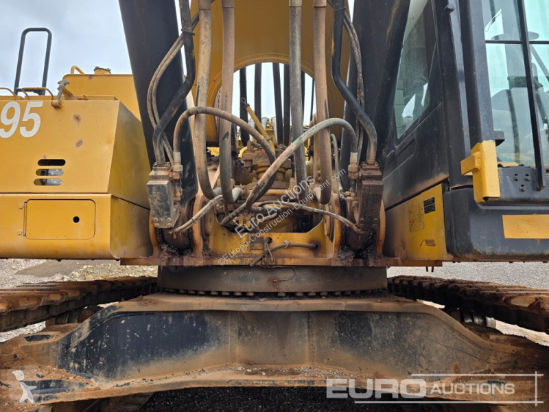 جرافة Caterpillar 390FL