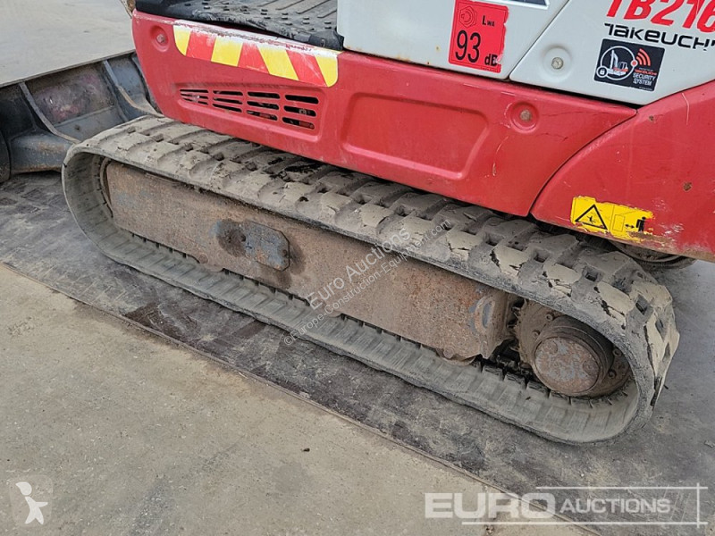 Escavadora Takeuchi TB216
