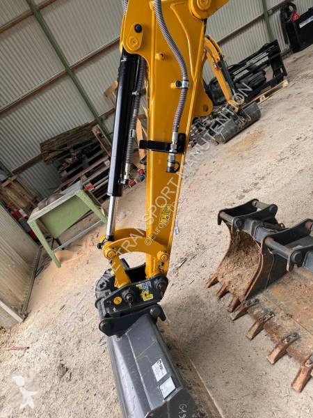 Escavadora Caterpillar 302.7CR