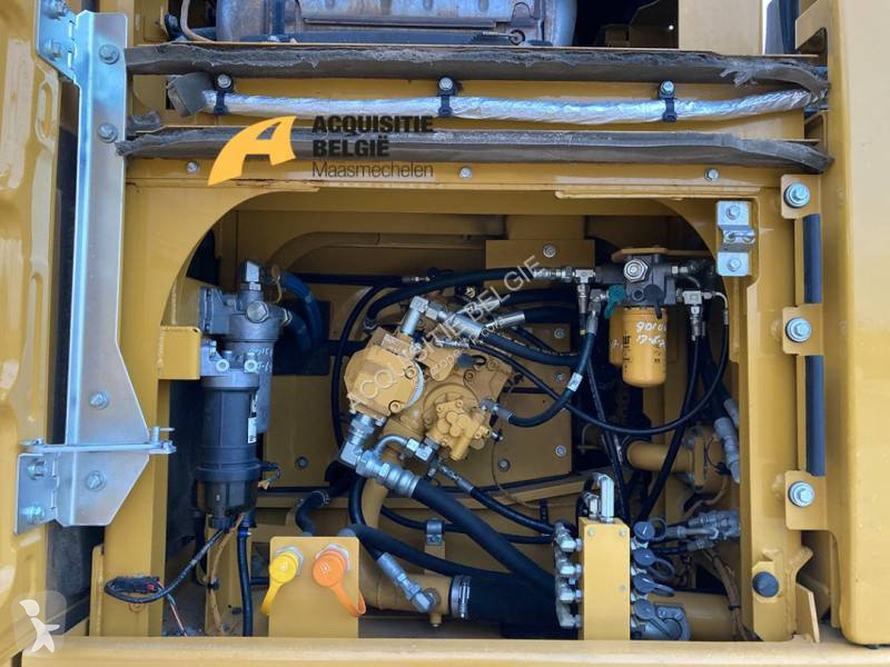 Lopatový nakládač Caterpillar 326FL