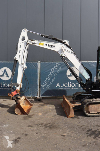 جرافة Bobcat E55