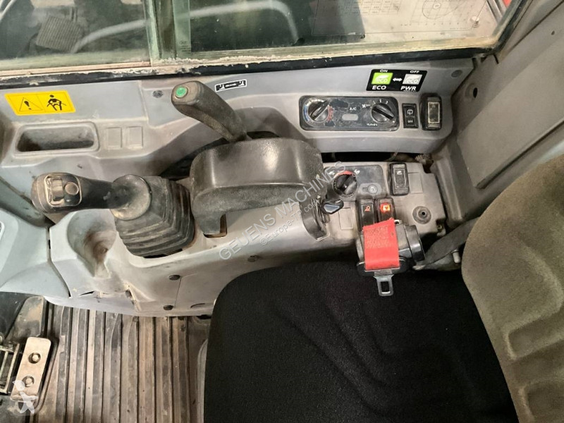 Escavadora Kubota KX 080-4