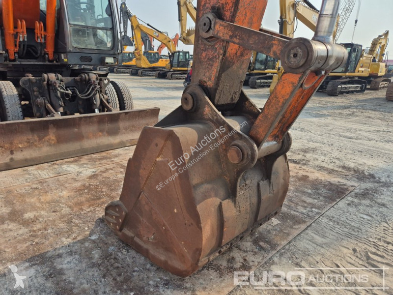 Escavadora Hitachi