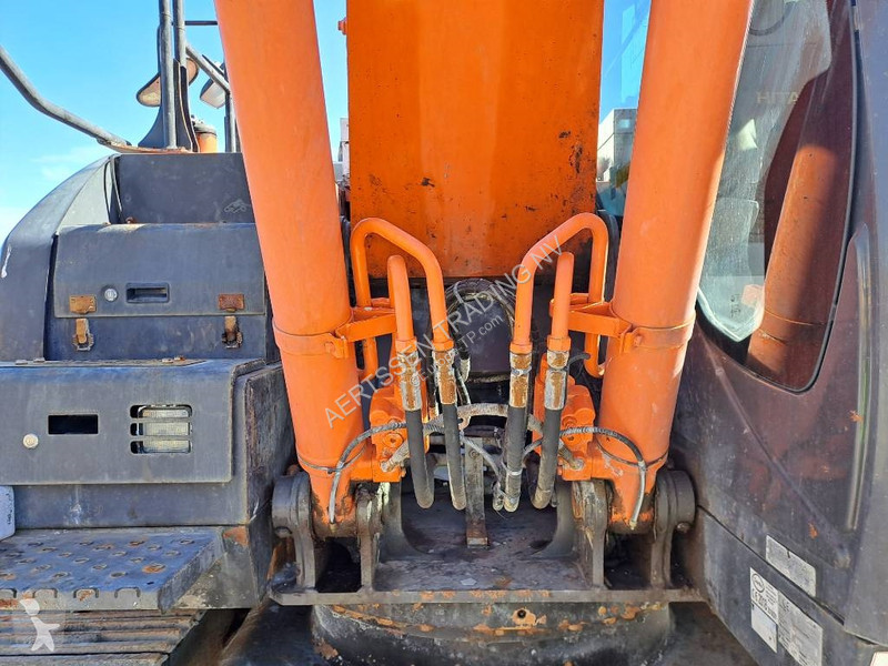 Excavator Hitachi -6