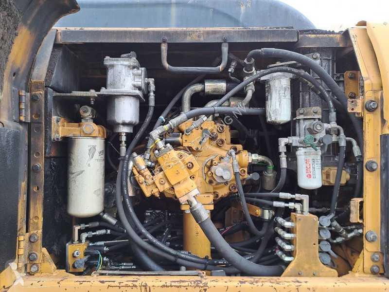 Excavadora Caterpillar UHD