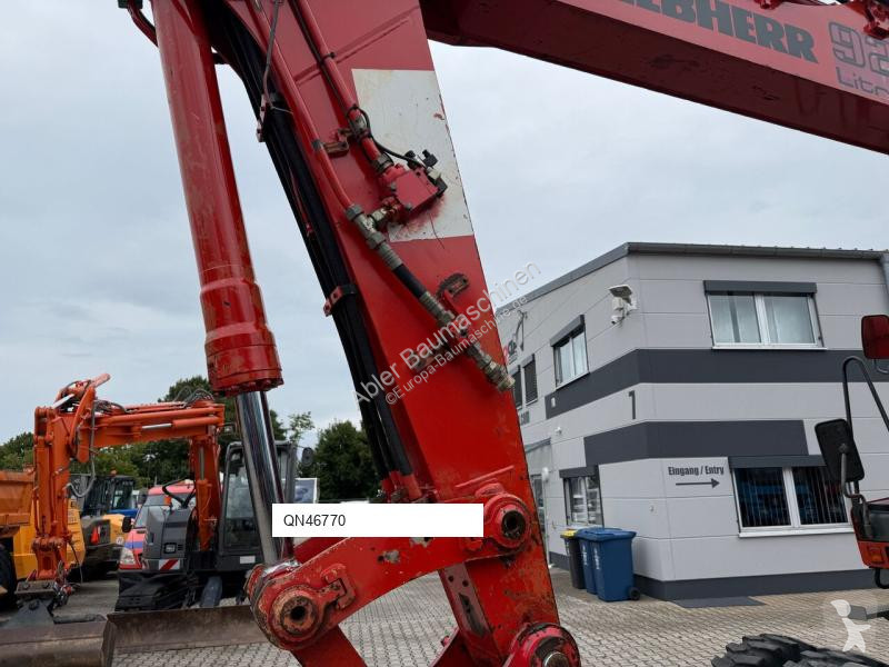 Excavator Liebherr A924